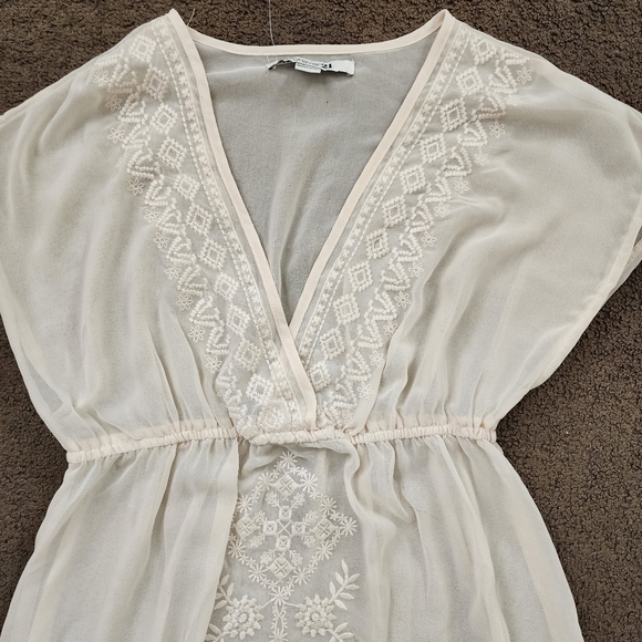 🆕️ Ivory Sheer Floral Tunic Top, Women's Small [NWT!] - Picture 3 of 11